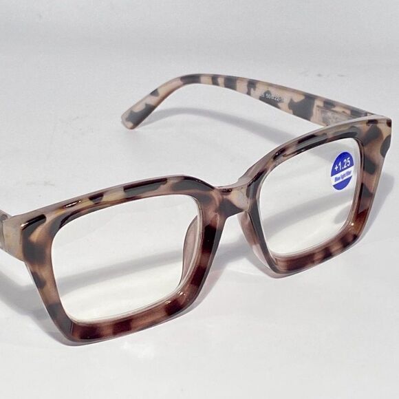 0762 Claudia Reading Glasses 1.25 Oversize Readers Light Tortoise Square NWT - Picture 6 of 8